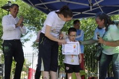 Ivan con su diploma